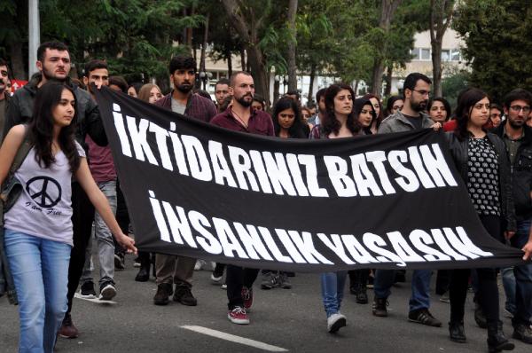 KTÜ'de öğrenciler Ankara'daki saldırıyı yürüyüşle kınadı