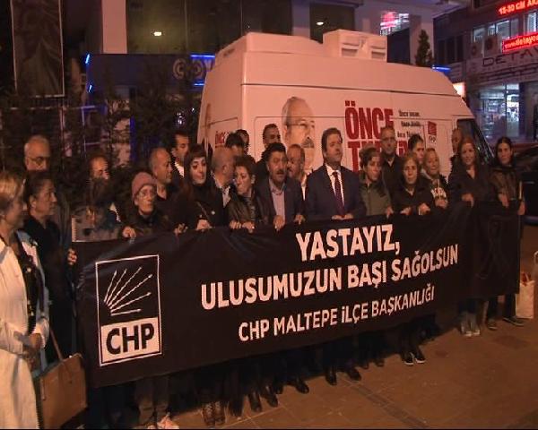 Maltepe'de CHP'liler bombalı saldırıyı alkışlarla protesto etti