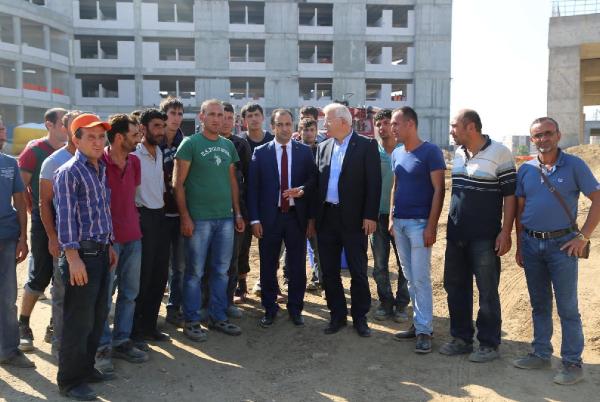 Torbalı'da 'toplu intihara' kalkışan taşeron işçilerin ücret sevinci