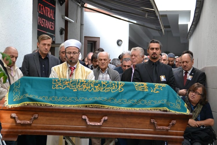 İlk yabancıya son veda