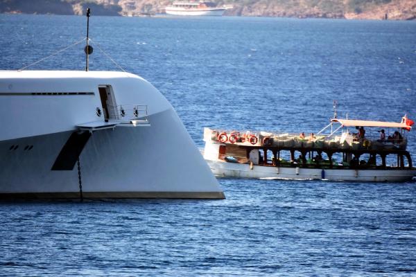 Denizaltı tasarımlı ultra lüks yat 'A' Bodrum'da