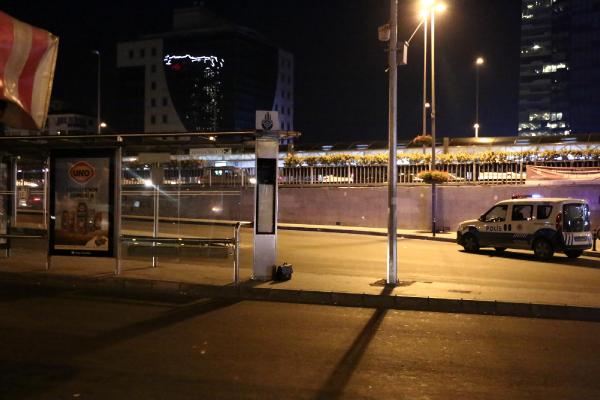 Mecediyeköy'deki otobüs duraklarında şüpheli çanta alarmı...