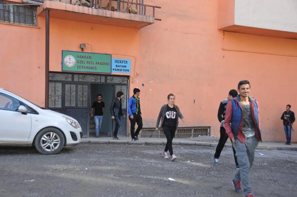 Hakkari'deki bomba ihbarı polisi alarma geçirdi