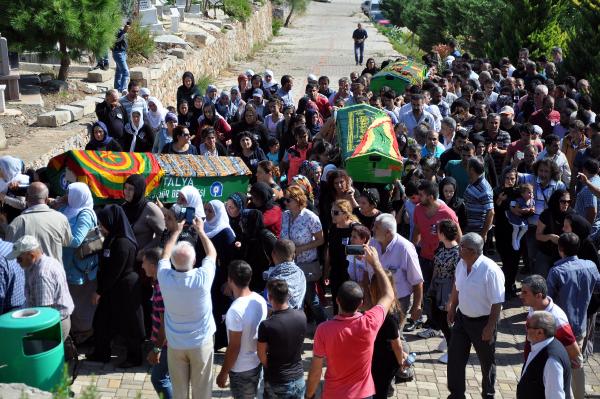 Ankara'daki bombalı katliamda ölen 3 kişi Alanya'da toprağa verildi