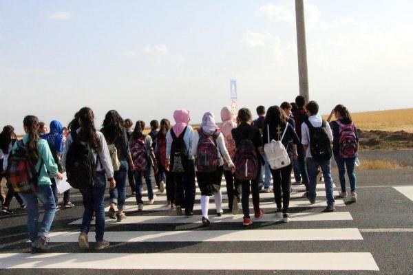 Nusaybin'de öğrencilerin tehlikeli okul yolculuğu
