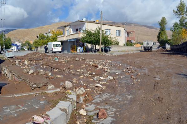 Sağanak yağışlar Adilcevaz’da hasara neden oldu