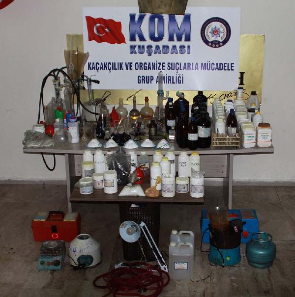 Evi uyuşturucu imalathanesine çevirmişler