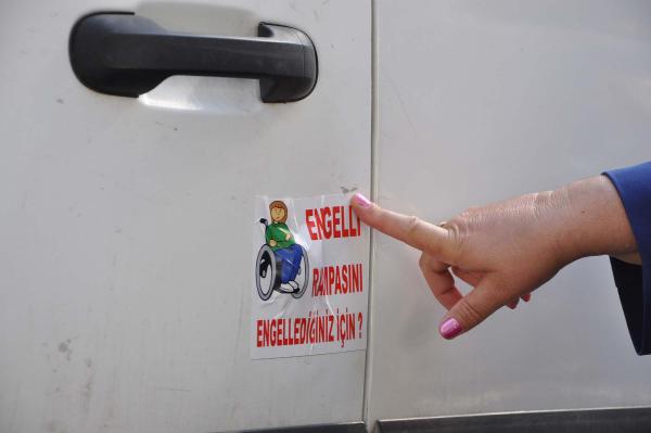 Engellilerin kabusu hatalı parklara stickerlı çözüm