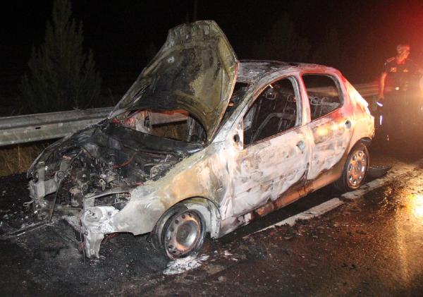 Şanlıurfa'da seyir halindeki otomobilde yangın çıktı