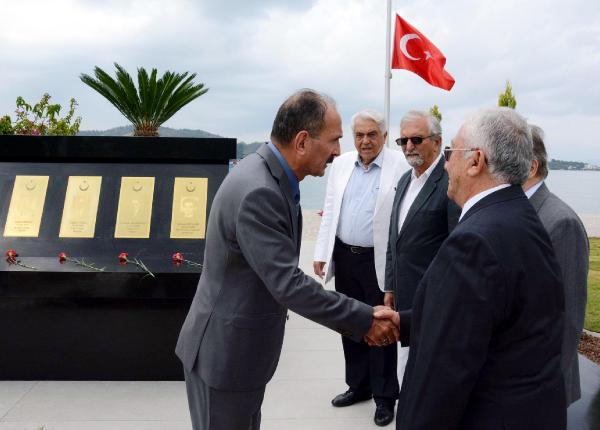 Emekli büyükelçiler 'Saygı Anıtı'nı ziyaret etti