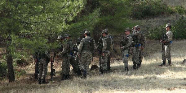 Savaş uçakları Suriye sınırında İHA düşürdü (2)