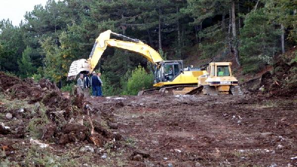 Pamukova'da SİT alanı yanında ruhsat verilen taş ocağında tarihi mezarlar bulundu