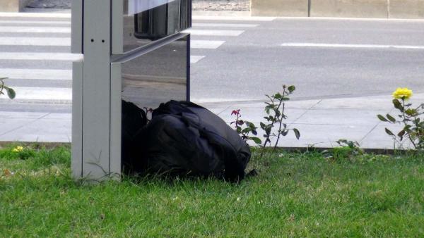 Meydana bırakılan çanta korkuttu