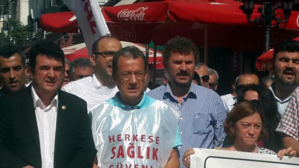 Gollum'lu paylaşımın memuriyetten ettiği doktora, meslektaş desteği