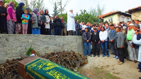 Çöken inşaatta ölen işçi AliAkbaş da toprağa verildi