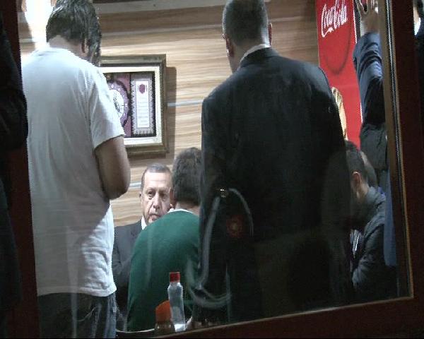 Cumhurbaşkanı Erdoğan minibüsçüleri ziyaret etti