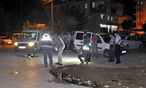 Ayrı yaşadığı eşini yaralayıp intihar etti