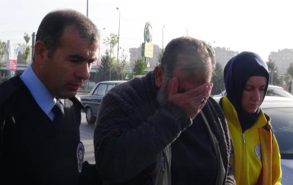 Başına vurulup bayıltıldı, içinde 20 bin TL olan çantası gasp edildi