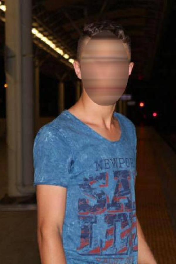 Para karşılığı ilişkiye girdikleri kadını gasp ettiler