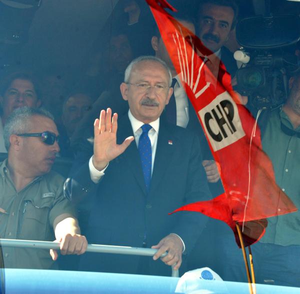 Kılıçdaroğlu: Davutoğlu saray, Kılıçdaroğlu halk için çalışır