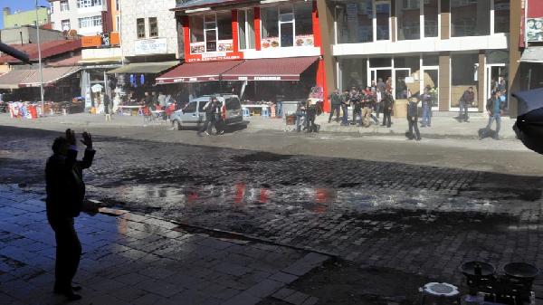 Kars'ta, Ankara'daki katliamı anma yürüyüşünde olaylar çıktı