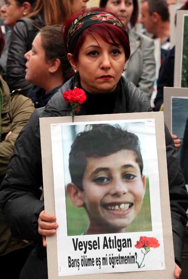 Zonguldak'ta, Ankara katliamında ölenler mum yakılarak anıldı