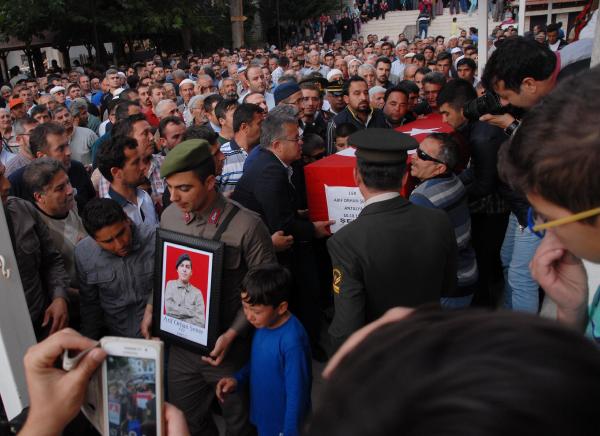 Nöbet sırasında şehit olan asker memleketinde toprağa verildi