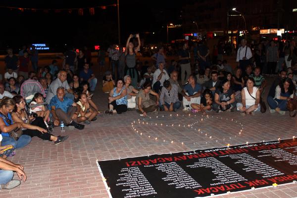 Patlamada ölenler Antalya'da anıldı