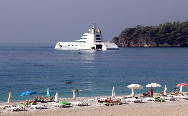 Rus milyarder, Fethiye'de yamaç paraşütüyle uçtu