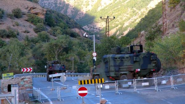 Tunceli'de operasyona giden askeri araca bombalı saldırı (2)
