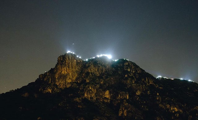 Hong Kong’da 45 kilometrelik insan zinciri