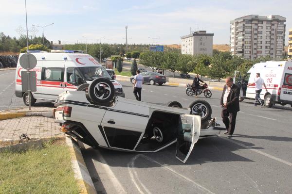 Şanlıurfa’da otomobil devrildi, sürücü yaralandı