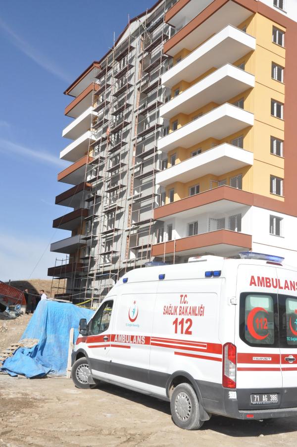 Çatıdan düşen işçi öldü