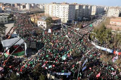 Diyarbakır'da 'Peygambere Saygı' mitingine 100 bin kişi katıldı