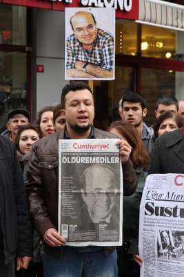 Balıkesir'de Uğur Mumcu'ya anma