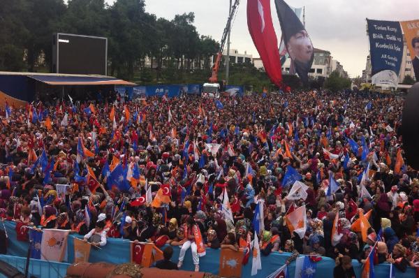 Davutoğlu: Ak Parti olduğu sürece bu millet teröre boyun eğmeyecektir