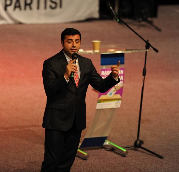 Demirtaş: AKP'ye oy vermeyenleri düşmanlaştırdılar