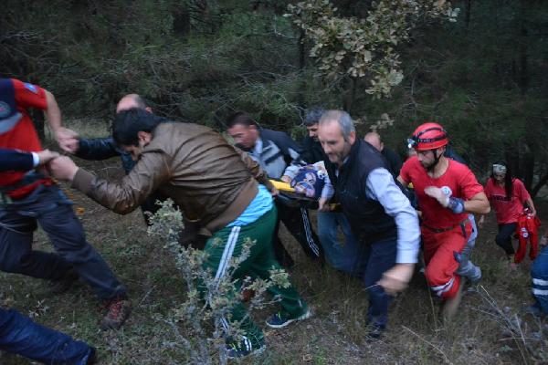 Mantar toplarken uçuruma yuvarlandı böyle kurtarıldı
