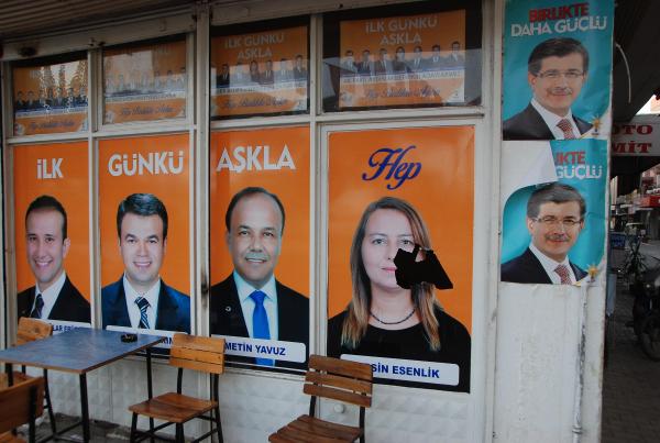 AK Parti'nini Germencik seçim bürosuna taşlı saldırı