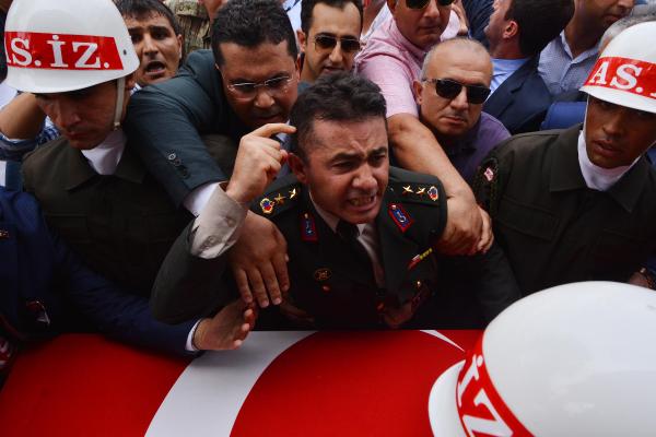 Yarbay'a şehit kardeş acısındaki sözleri için uyarı cezası