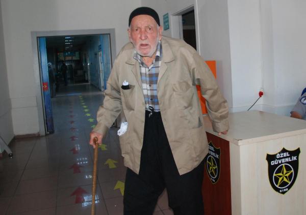 Hastanede sıra bekleyen yaşlı adamın 400 lirası çalındı