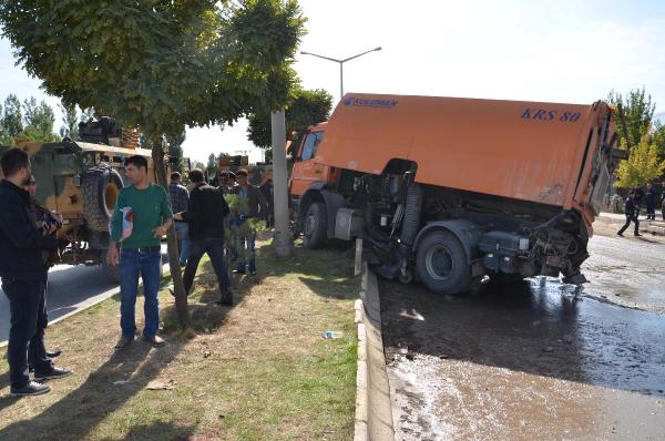 İş makinesi ile zırhlı araç çarpıştı: 1 ölü, 2'si asker 3 yaralı