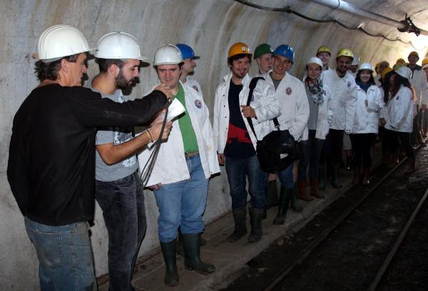 Yabancı öğrenciler maden ocağına girdi