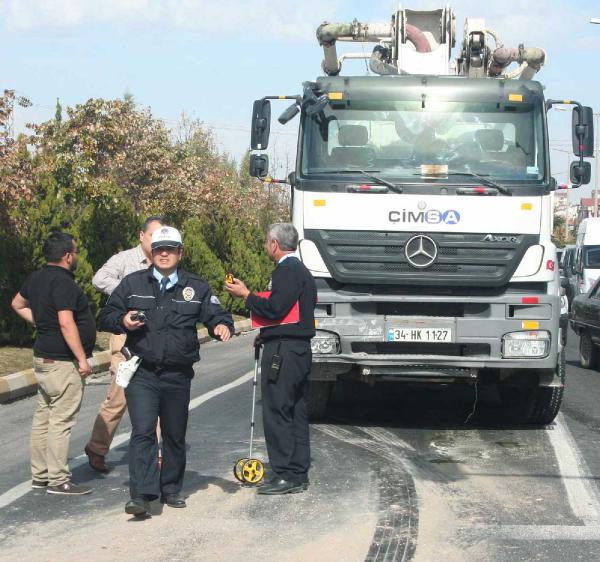 Beton mikseri otomobile çarptı: 7 yaralı