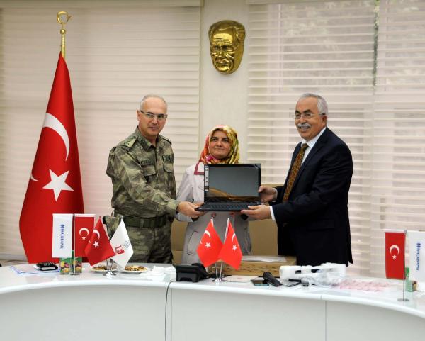 Tokat'ta şehit çocuklarına bilgisayar verildi