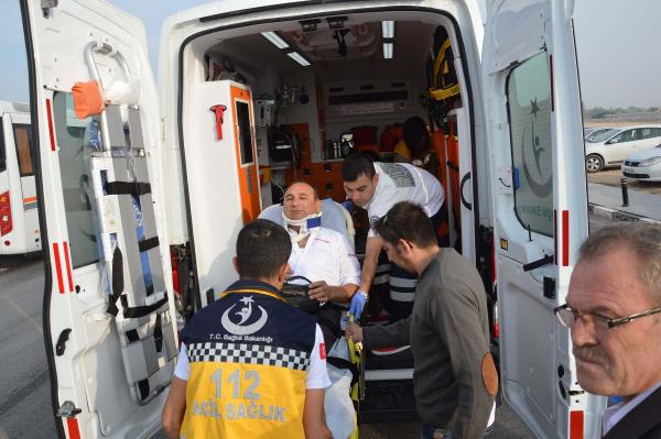 Öğrenci servisi ile yolcu midibüsü çarpıştı: 8 yaralı