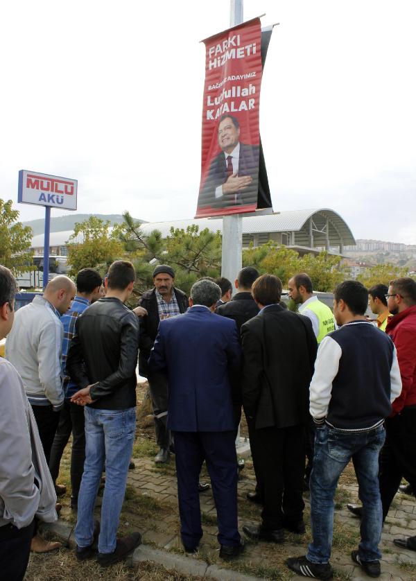 Bağımsız aday Lütfullah Kayalar'ın afişleri indirildi