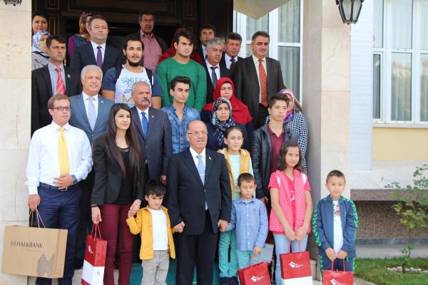 Şehit çocuklarına tablet ve bilgisayar