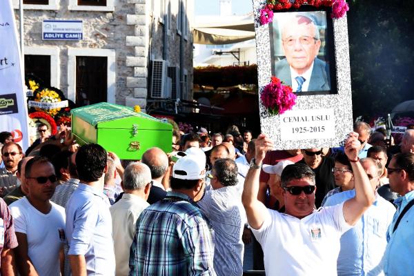'Eğitim dede' Cemal Uslu, son yolcuğuna uğurlandı
