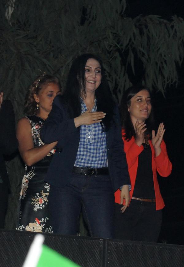 HDP Eş Genel Başkanı Yüksekdağ, Adana'da işçilerle biber topladı (3)